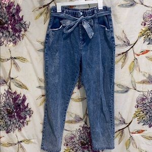 super cute baggy jeans with tie